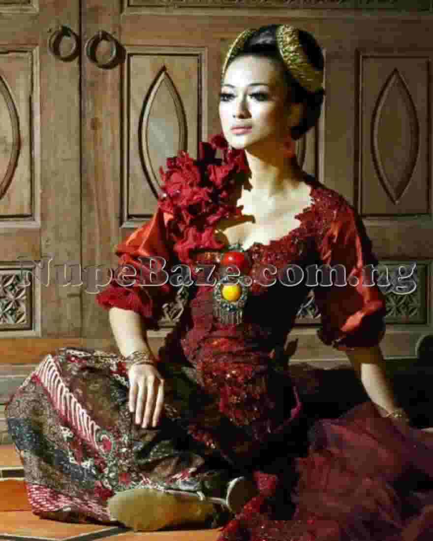 Top 10 Most Beautiful Traditional Dressing Around The World, Women Fashion Dressing, Kebaya, Indonesian